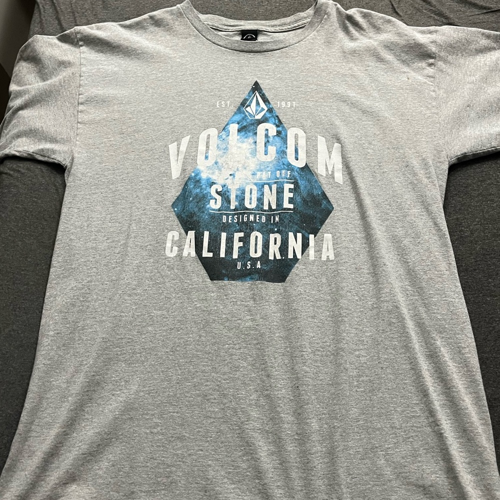 Volcom t shirt